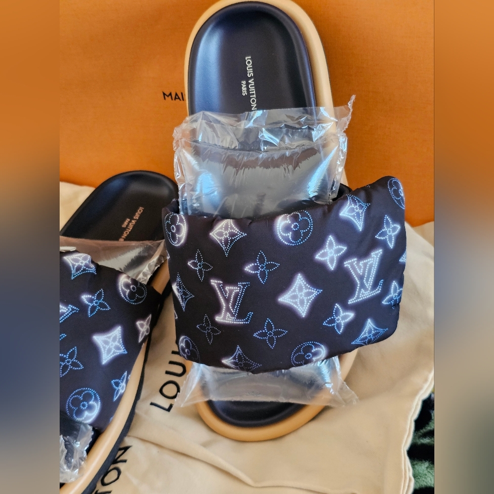 Louis Vuitton Pillow Pool Sandal Size EU40=10US Blue Black - Picture 2 of 16